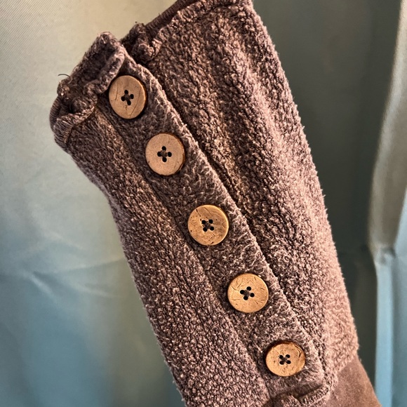 Free People sweatshirt, M, cropped with button detail - Picture 3 of 7